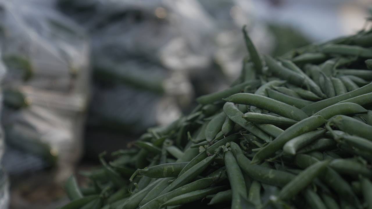 Green peas in vegetable market