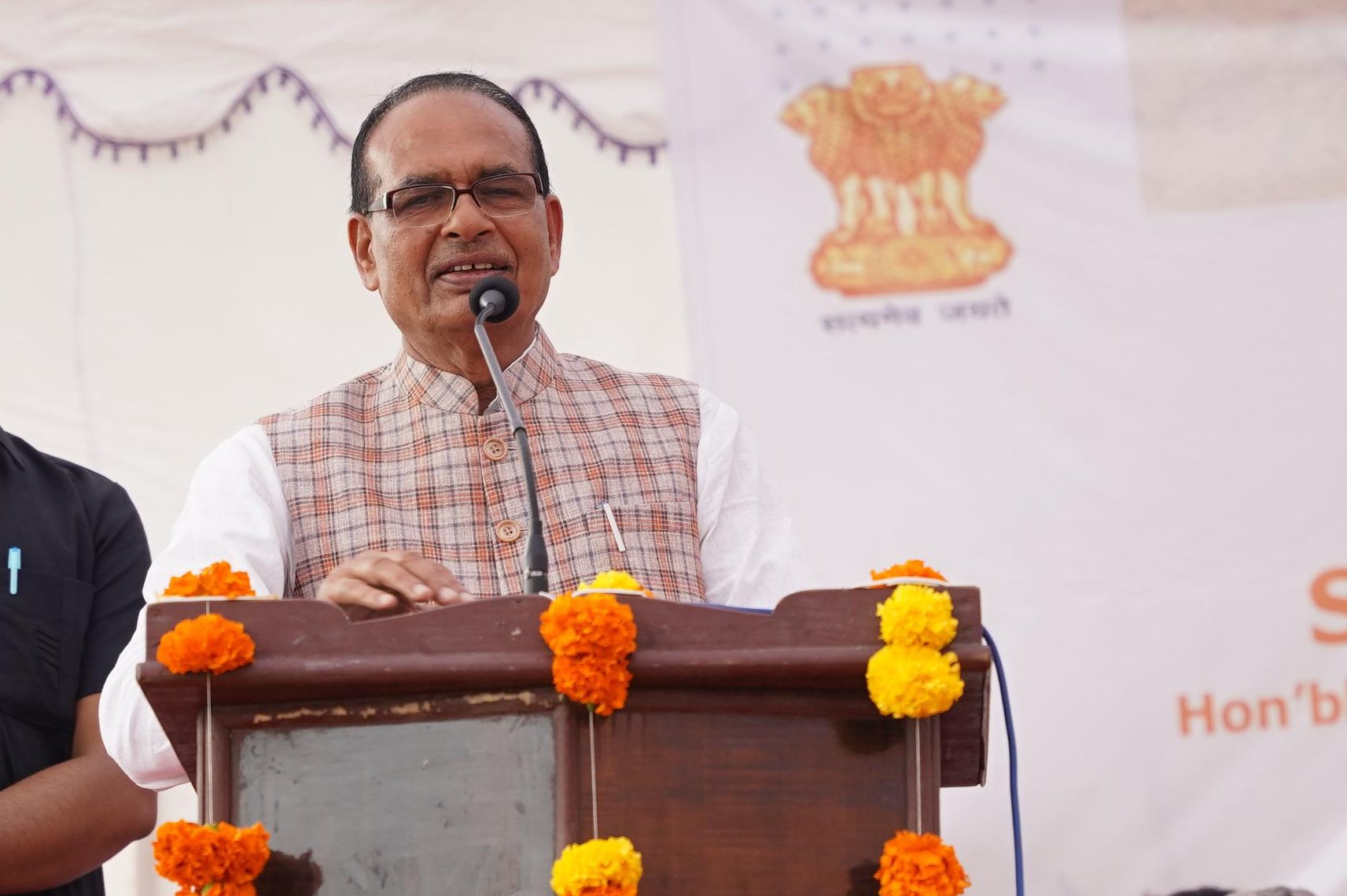 जम्मू में बाढ़ प्रभावित किसानों से मिले कृषि मंत्री शिवराज सिंह चौहान