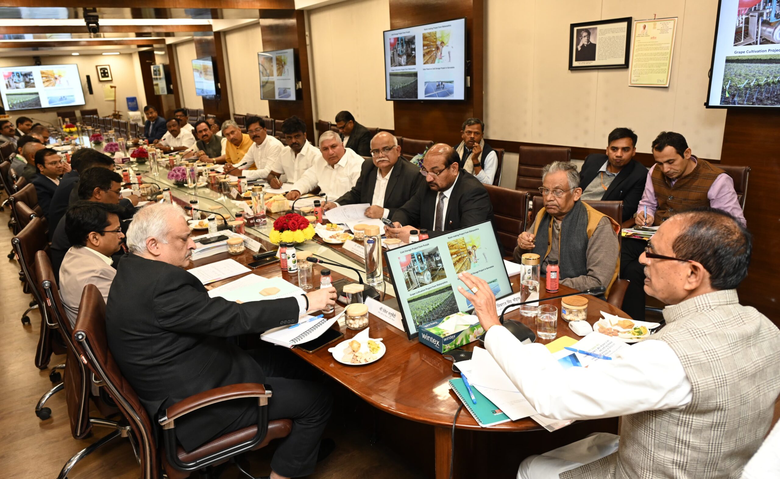 किसानों को तकनीक, बाजार और कोल्ड स्टोरेज से जोड़ेगी सरकार