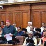 यूपी में खाद की कालाबाजारी पर सख्त एक्शन