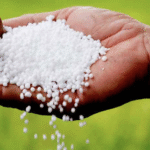 सस्ती होने से यूरिया किसानों की पहली पसंद